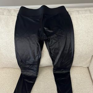 Carbon 38 black sheen leggings size medium
